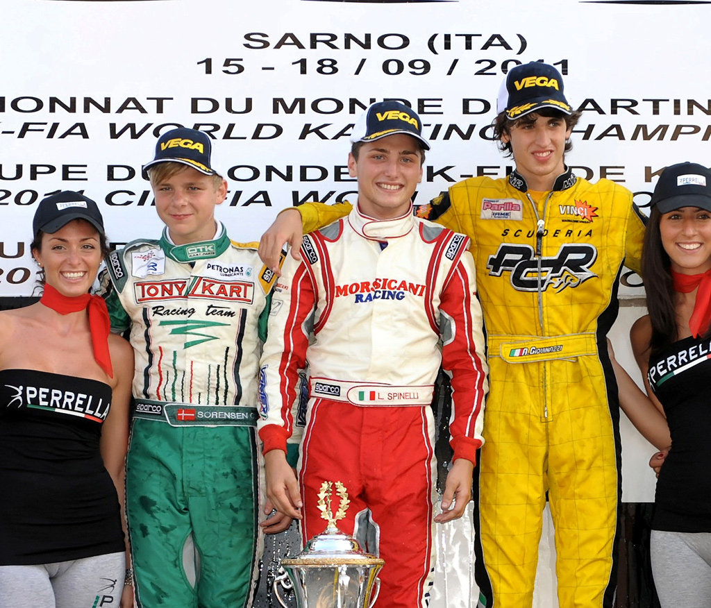 Christian Sørensen (t.v.) blev fejret på VM-sejrspodiet sammen med italienerne: Loris Spinelli og Antonio Giovinazzi.
(Foto: Åge Keseler Kirketerp)